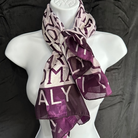 Source Unknown Accessories - Women’s purple and white Italy scarf, size approximately 36” x 37”